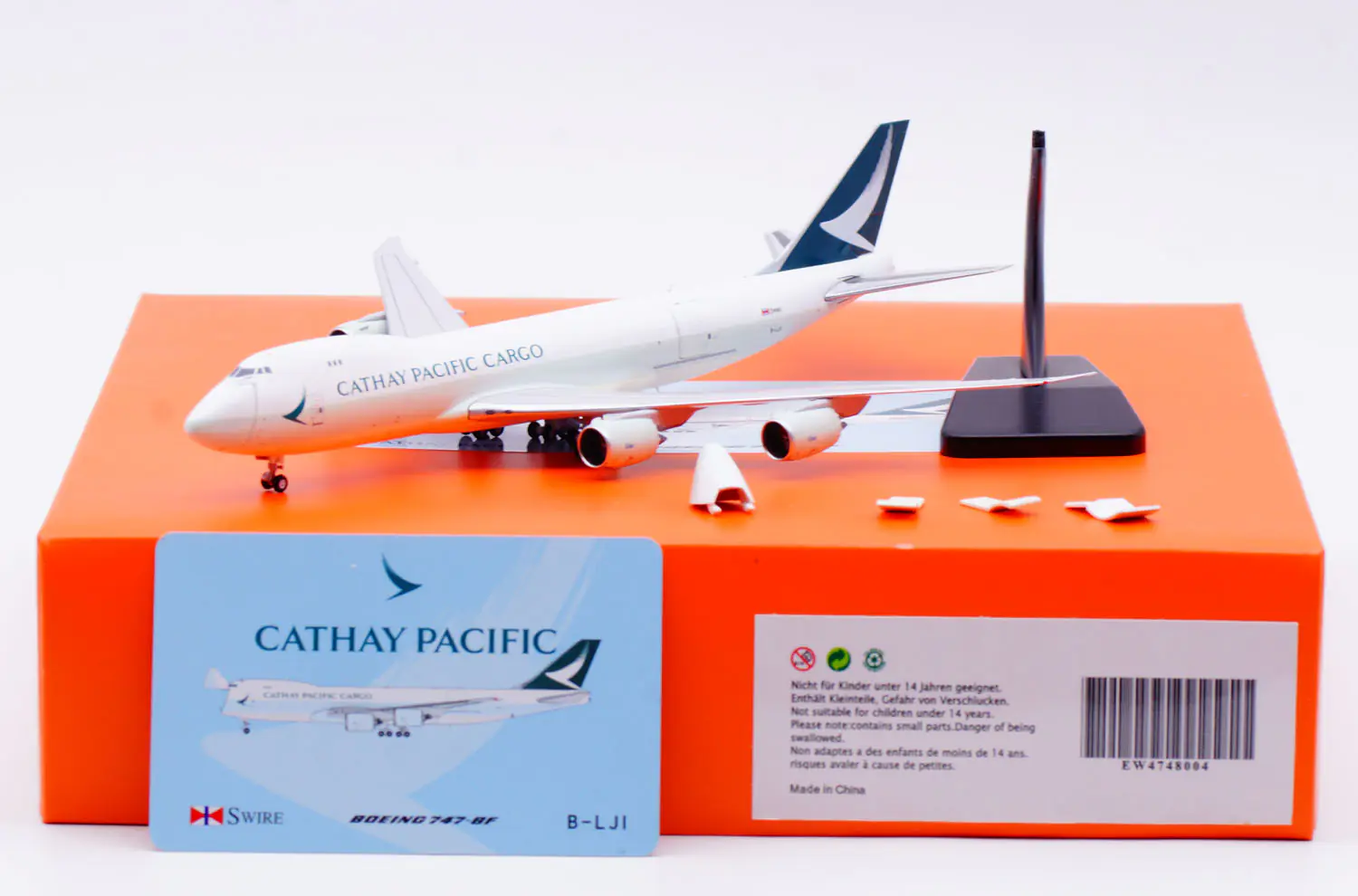 Collectible Diecast Aircraft Model Boeing 747-8F "Interactive Series" EW4748004 JC Wings 1:400 Cathay Pacific Cargo Reg: B-LJI