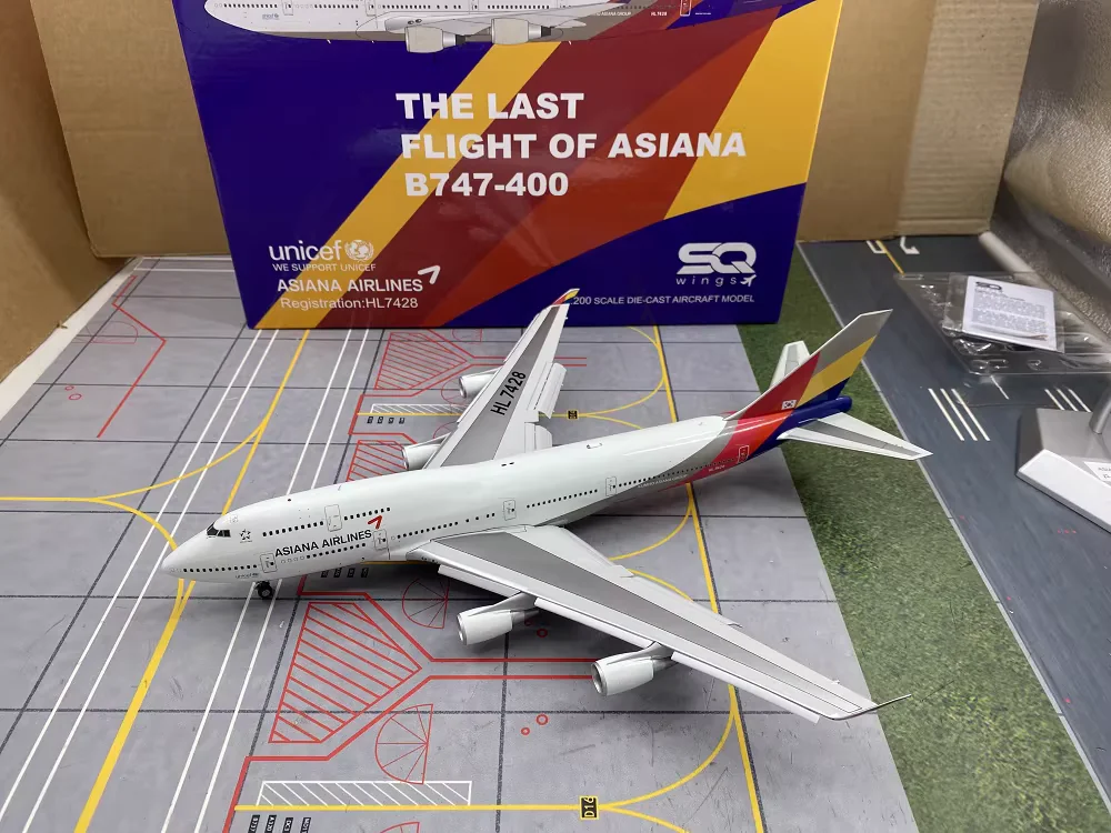 Collectible Diecast Aircraft Model Boeing B747-400 L2003FD SQ Wings 1:200 Asiana Airlines Reg: HL7428 Flaps Down