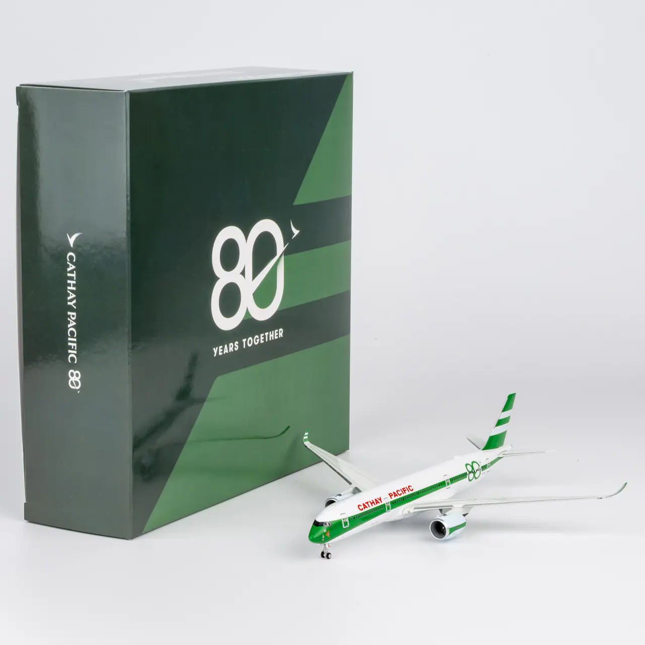 Collectible Diecast Aircraft Model Airbus A350-900 39129 NG Models 1:400 Cathay Pacific Airways Reg: B-LRJ