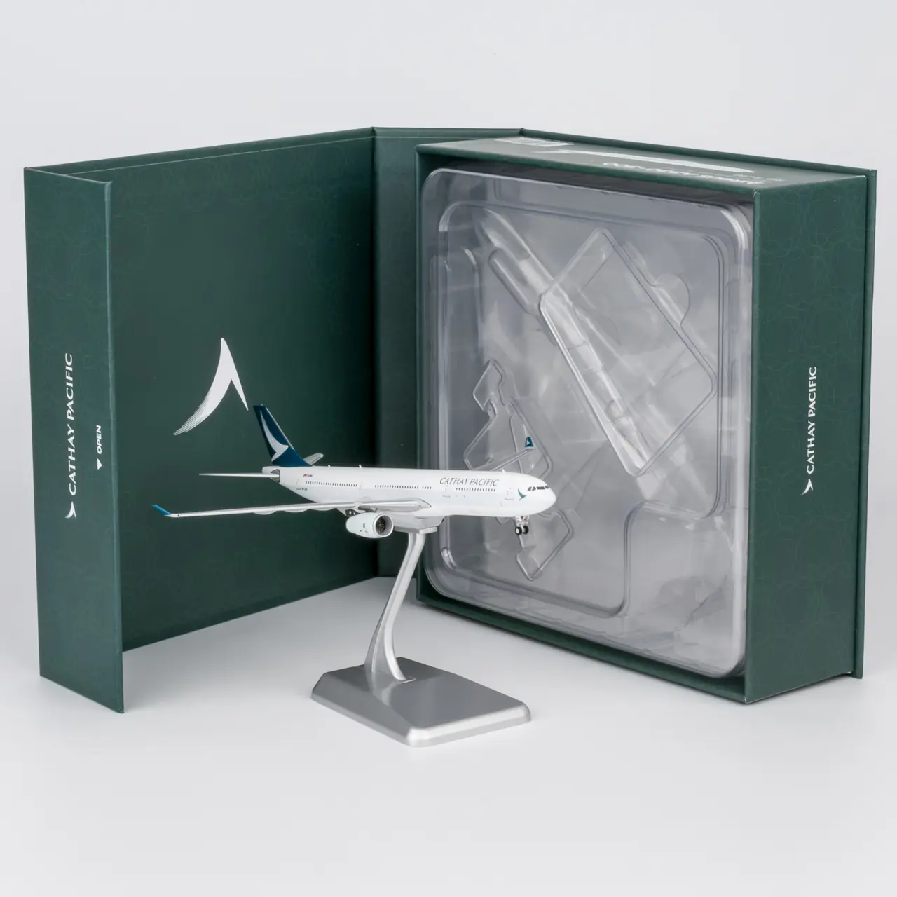 Collectible Diecast Aircraft Model Airbus A330-300 62084[ULTIMATE] NG Models 1:400 Cathay Pacific Airways Reg: B-LBB