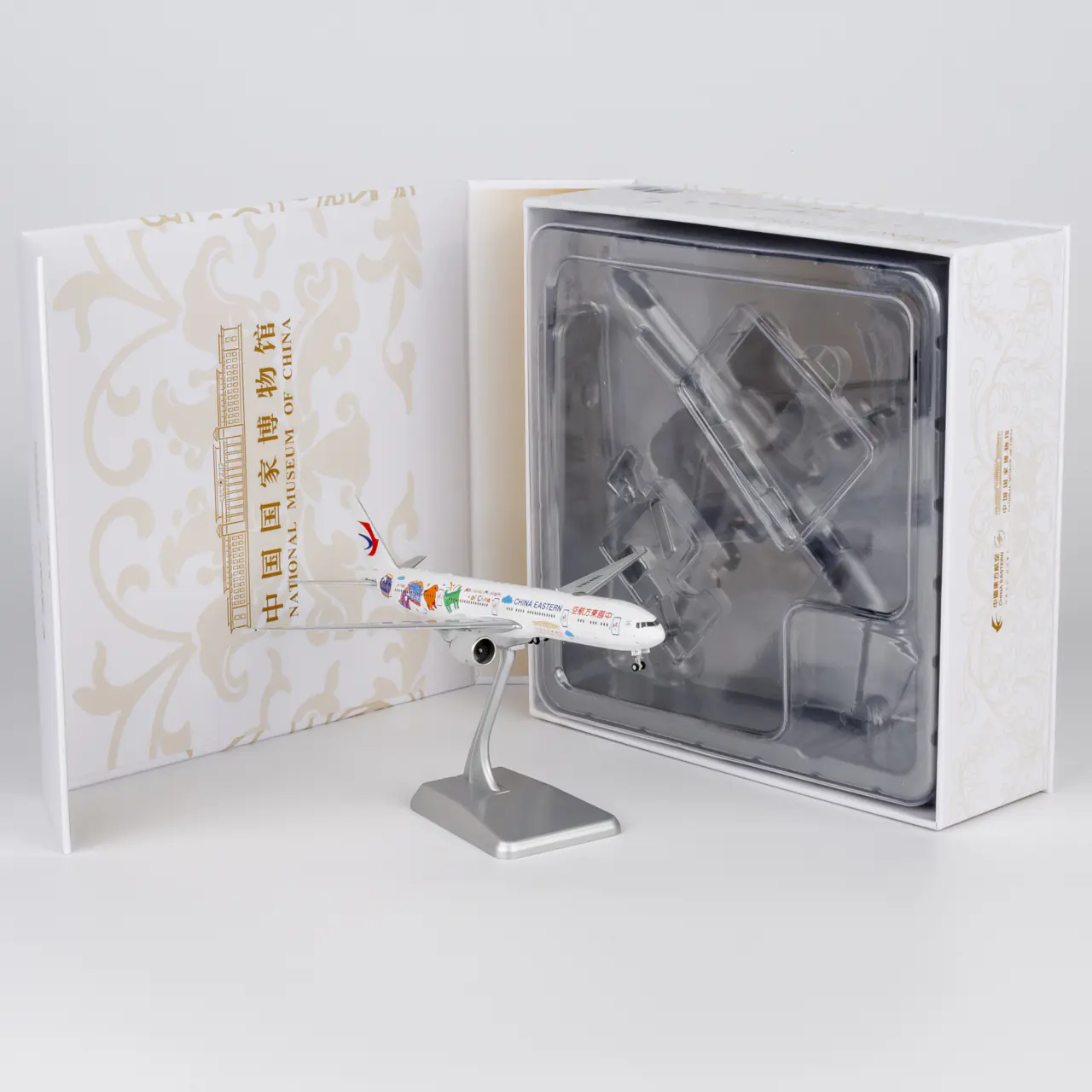 Collectible Diecast Aircraft Model Boeing B777-300ER 73083[ULTIMATE] NG Models 1:400 China Eastern Airlines Reg: B-7882