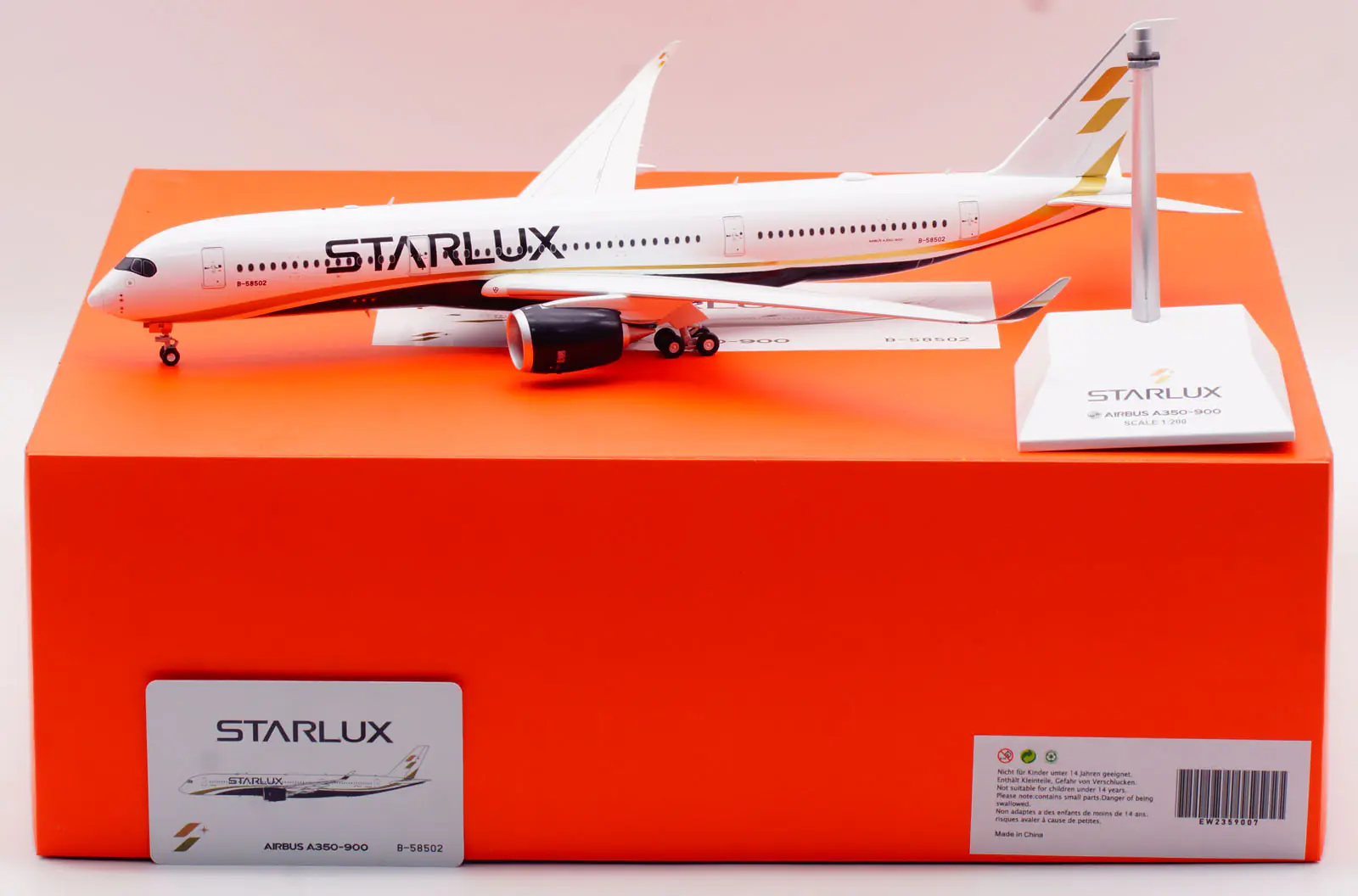 Collectible Diecast Aircraft Model Airbus 350-900XWB EW2359007 JC Wings 1:200 Starlux Airlines Reg: B-58502