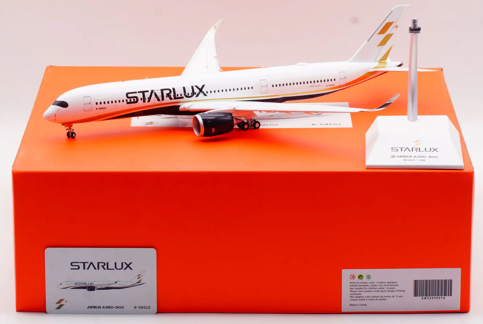 Collectible Diecast Aircraft Model Airbus A350-900XWB EW2359007A JC Wings 1:200 Starlux Airlines Reg: B-58502 Flaps Down