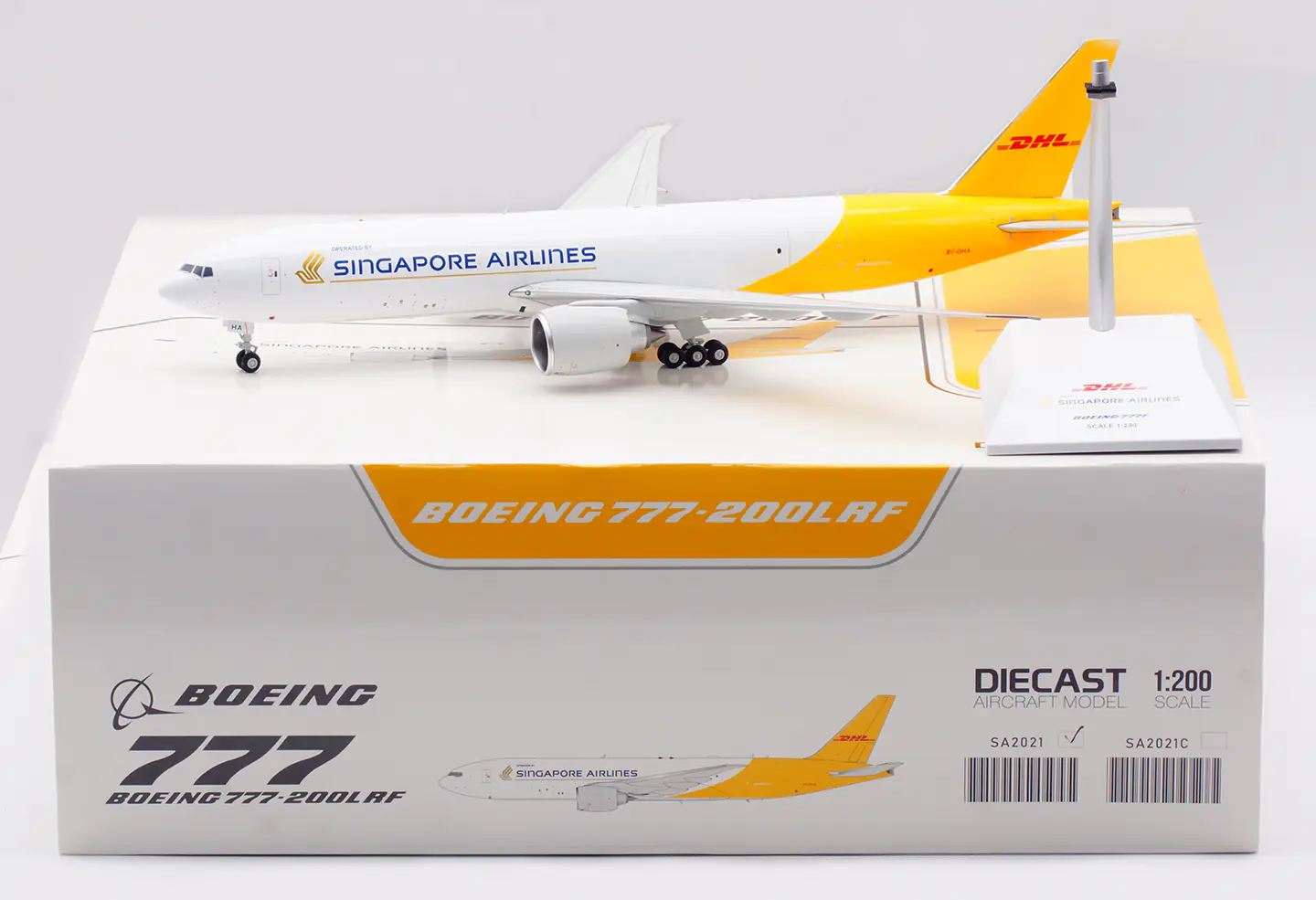 Collectible Diecast Aircraft Model Boeing B777F SA2021 JC Wings 1:200 SINGAPORE AIRLINES DHL Reg: 9V-DHA