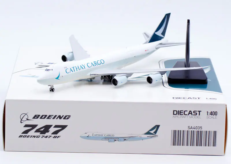 Collectible Diecast Aircraft Model Boeing Boeing B747-8F SA4035 JC Wings 1:400 Cathay Cargo Reg: B-LJN
