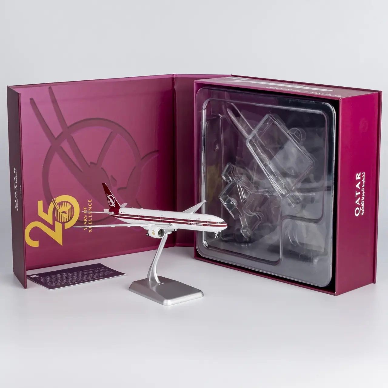 Collectible Diecast Aircraft Model Boeing B777-300ER 73009 [ULTIMATE] NG Models 1:400 Qatar Airways Reg: A7-BAC