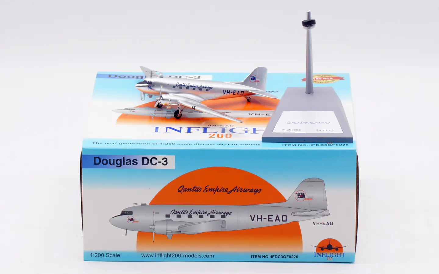 Collectible Diecast Aircraft Model Douglas DC-3 IFDC3QF0226 INFLIGHT 1:200 QANTAS EMPIRE AIRWAYS Reg: VH-EAO