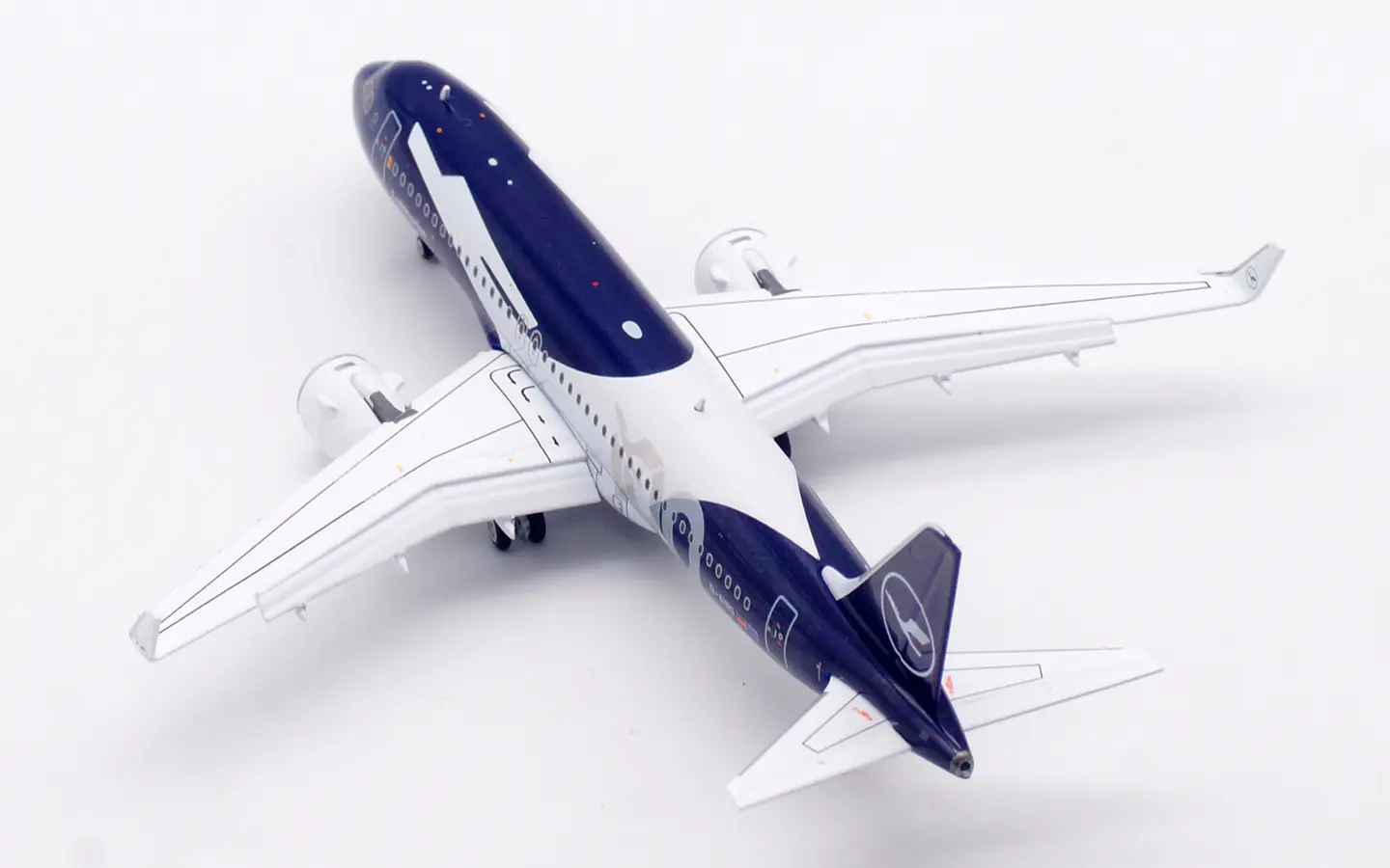 Collectible Diecast Aircraft Model Airbus A320neo A420701F HX Models 1:400 Lufthansa Airlines Reg: D-AING Flaps Down
