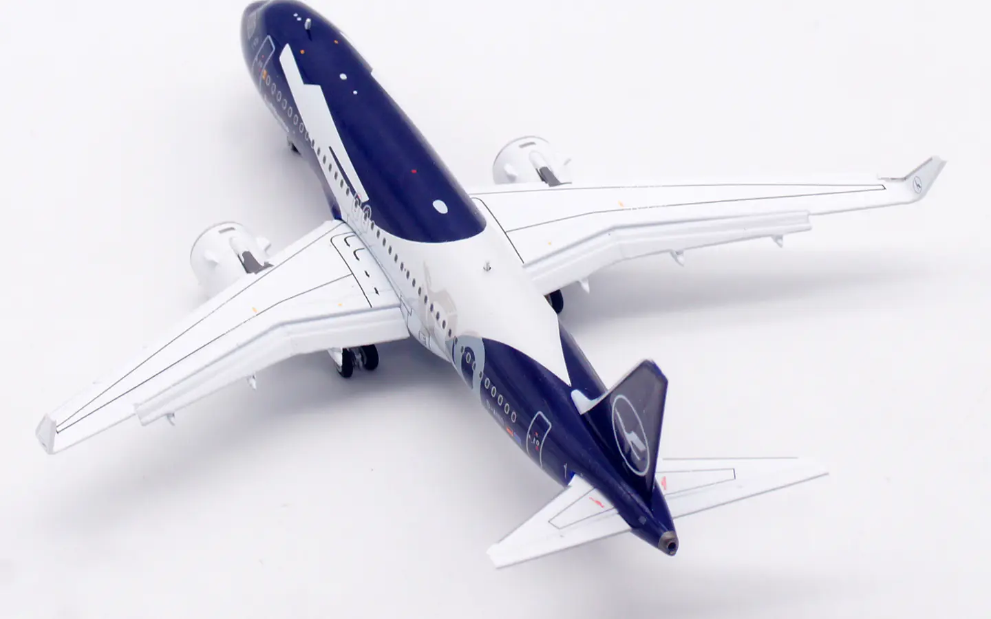 Collectible Diecast Aircraft Model Airbus A320neo A420702F HX Models 1:400 Lufthansa Airlines Reg: D-AIND Flaps Down