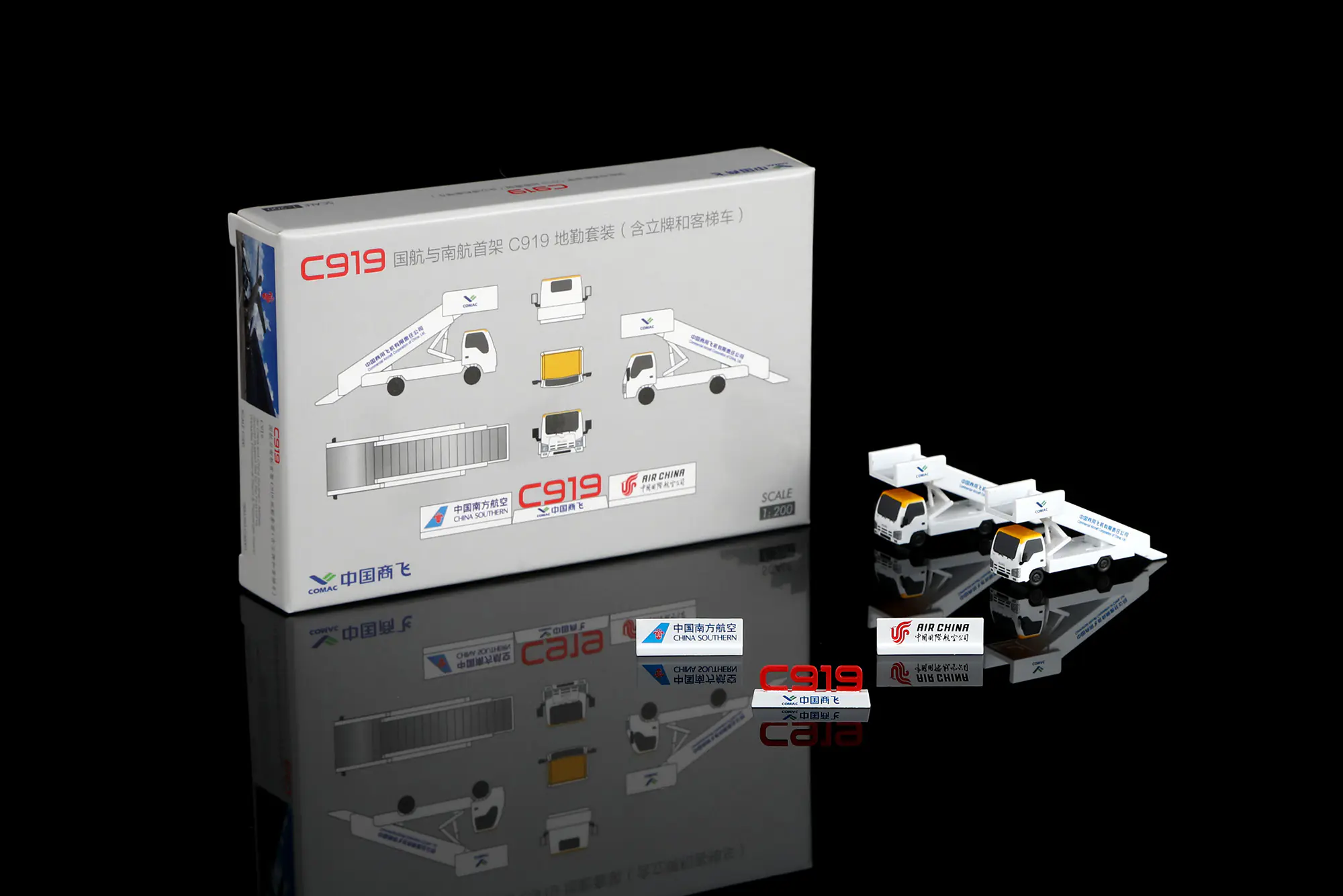 C20001 SQ Wings 1:200 COMAC C919 Stairs ×2 + Display Podium ×3