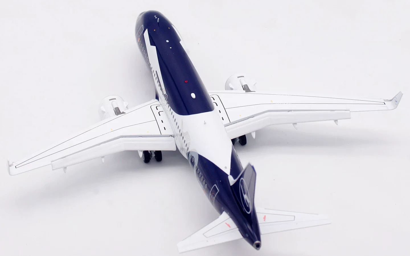 Collectible Diecast Aircraft Model Airbus A320neo L2353FD SQ Wings 1:200 Lufthansa Airlines Reg: D-AIND Flaps Down