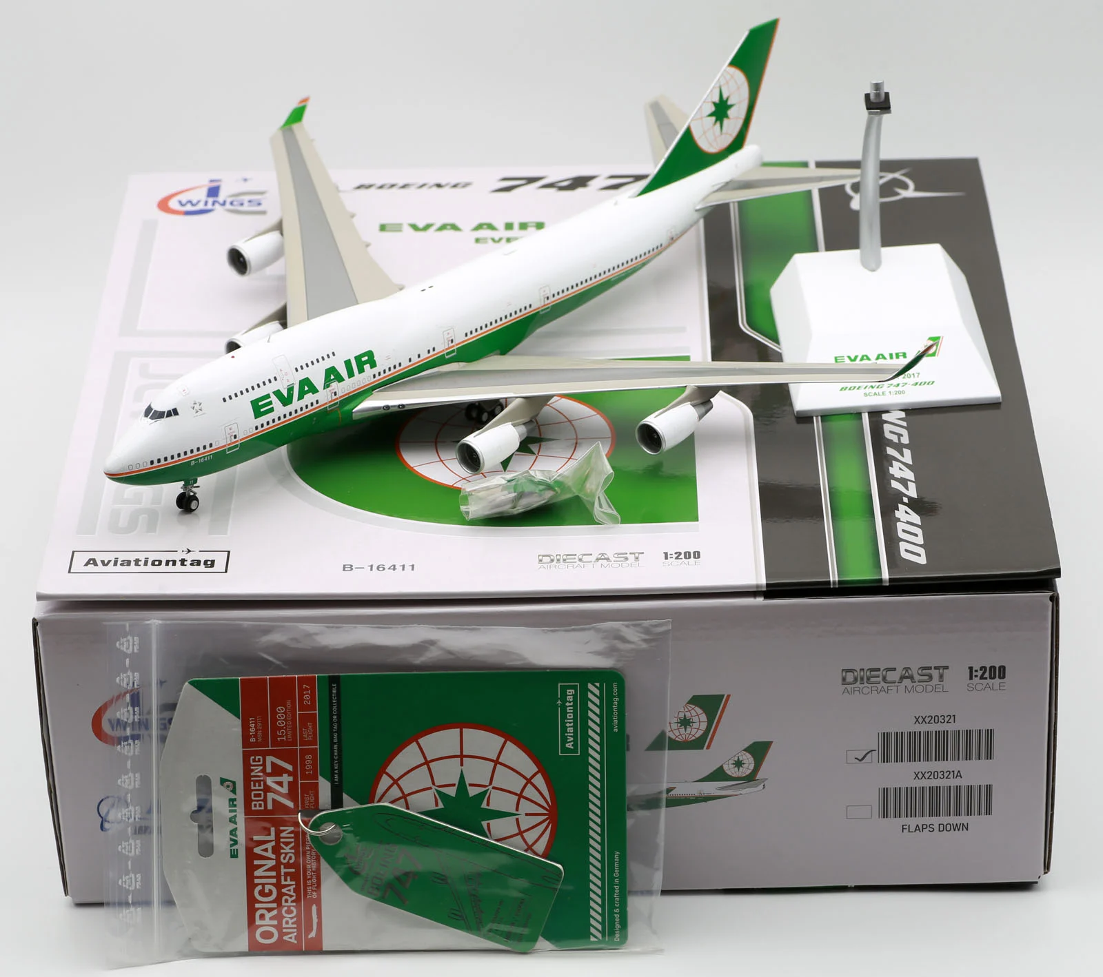 Collectible Diecast Aircraft Model Boeing B747-400 XX20321 JC Wings 1:200 EVA Air Reg: B-16411 with Aviationtag