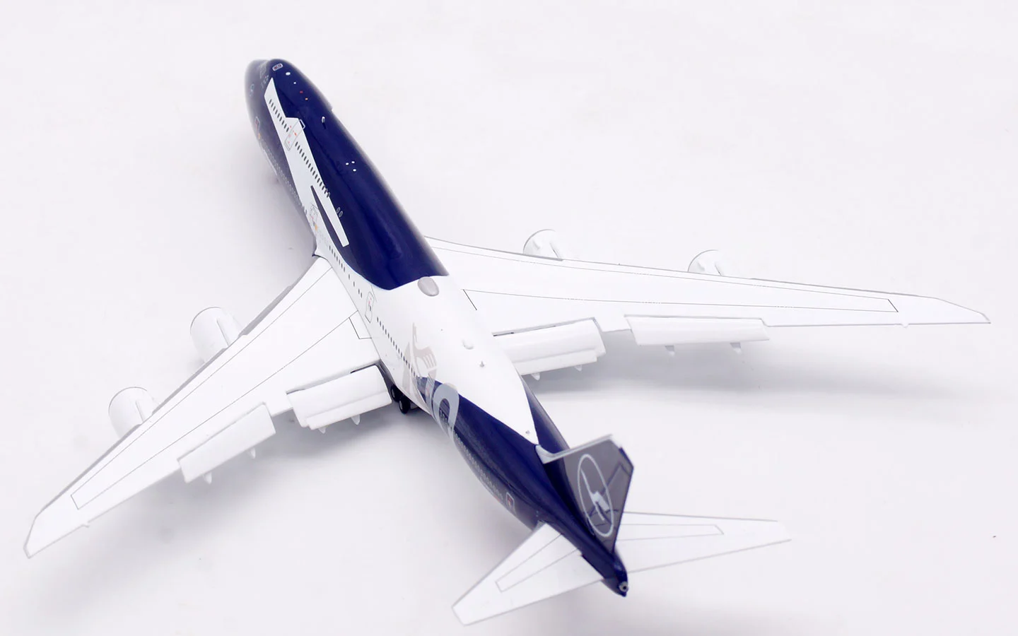 Collectible Diecast Aircraft Model Boeing B747-8 B631102F HX Models 1:400 Lufthansa Airlines Reg: D-ABYN Flaps Down
