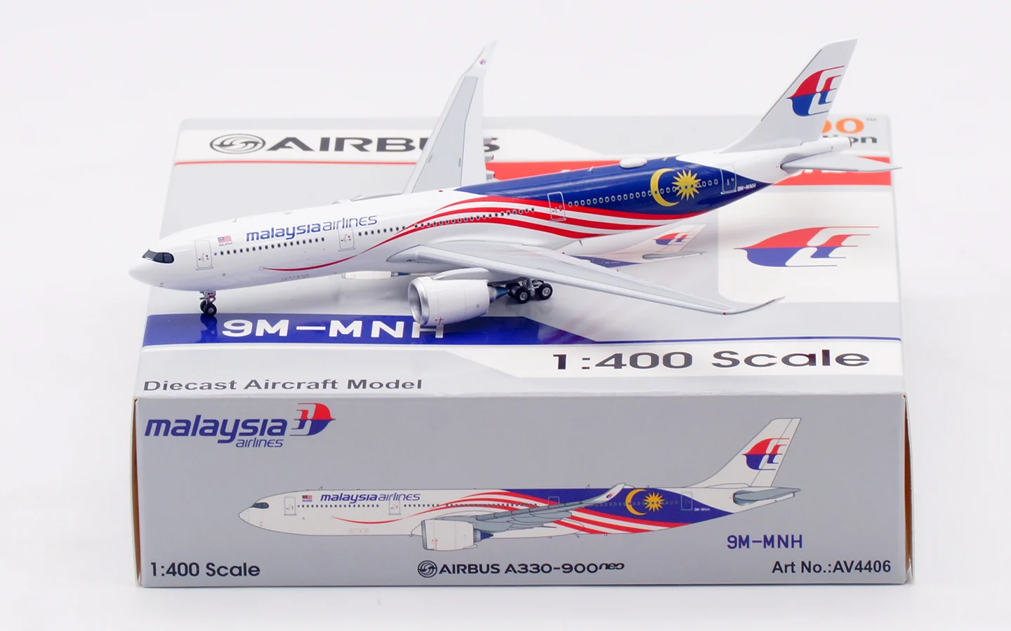 Collectible Diecast Aircraft Model Airbus A330-900neo AV4406 Aviation 1:400 Malaysia Airlines Reg: 9M-MNH
