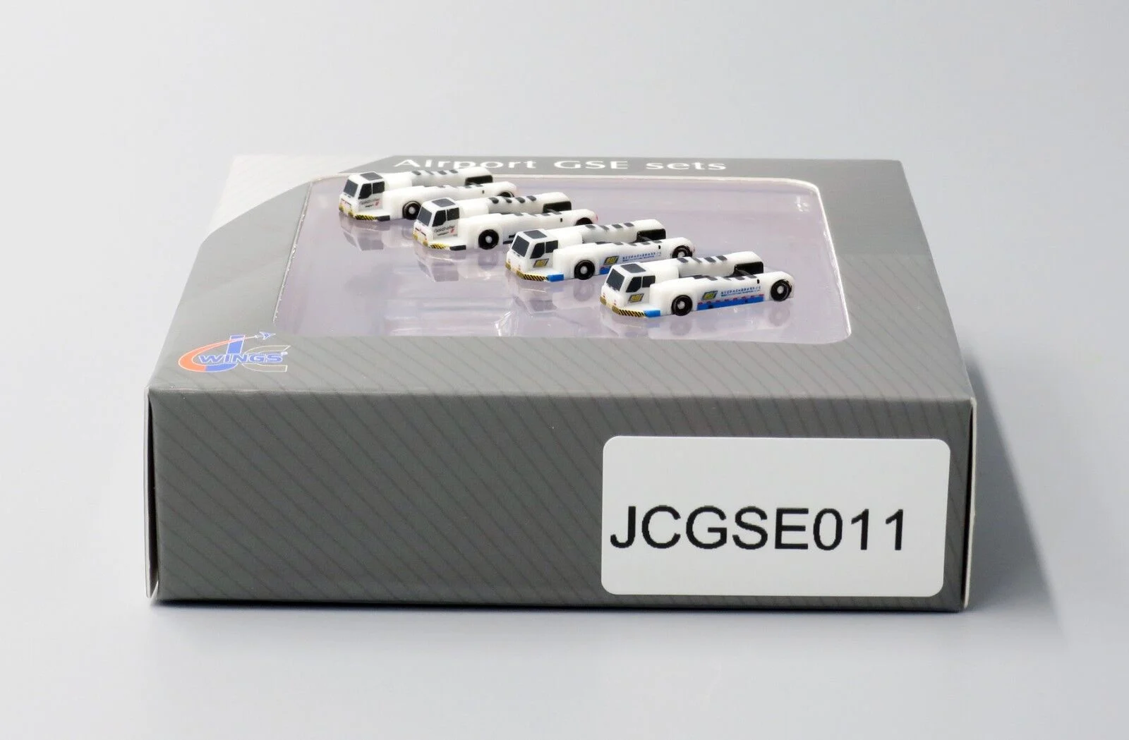 JCGSE011 JC Wings 1:400 Goldhofer Aircraft tug truck Pushback Tractor 4in1 Plastic Models